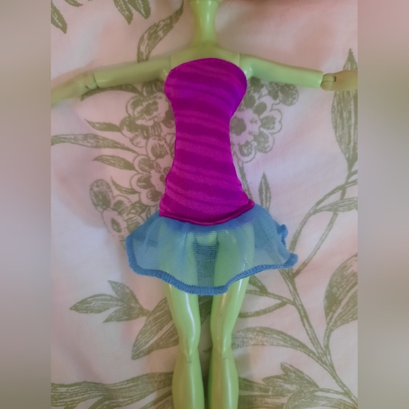 Monster High Set of Clothes - Picture 4 of 7